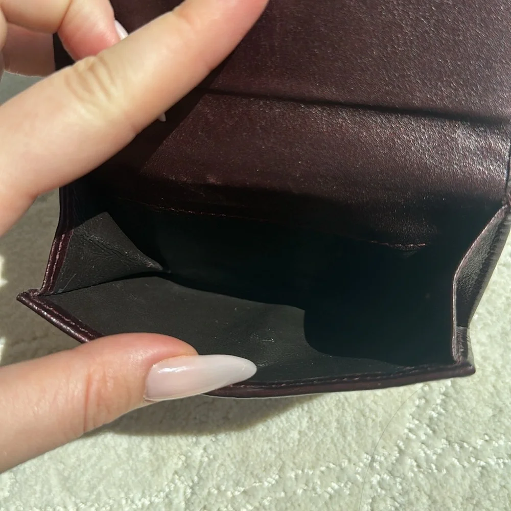 Gucci Embossed GG Heart Logo Burgundy Leather Wallet - Picture 3 of 6